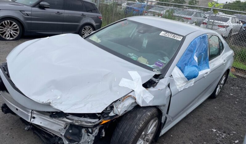 
								Salvaged Cars 2022 Toyota Camry full									
