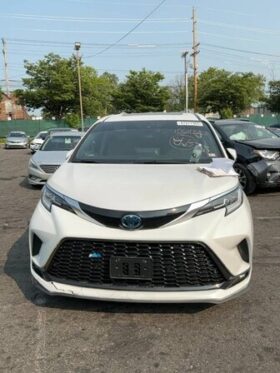 Salvaged Cars 2023 Toyota Sienna