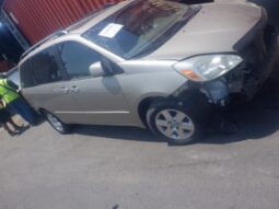 
										Salvaged Cars 2004 Toyota Sienna full									