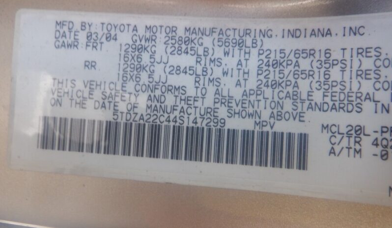 
								Salvaged Cars 2004 Toyota Sienna full									