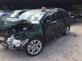 Salvaged Cars 2023 Toyota Sienna
