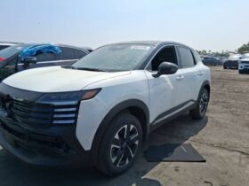 Salvaged Cars 2025 Nissan Kicks MPV