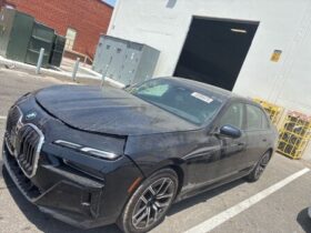 Salvaged Cars 2024 BMW 740i