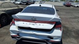 
										Salvaged Cars 2021 Hyundai Elantra full									