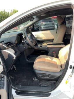 
										Salvaged Cars 2023 Toyota Sienna full									