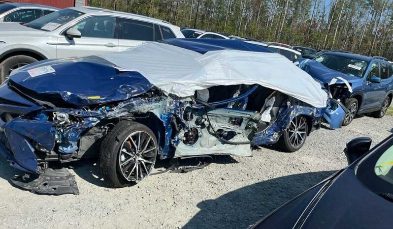 
								Salvaged Cars 2024 Toyota Camry full									