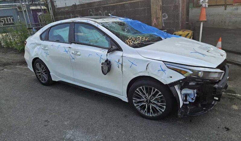 
								Salvaged Cars 2024 Kia Forte full									