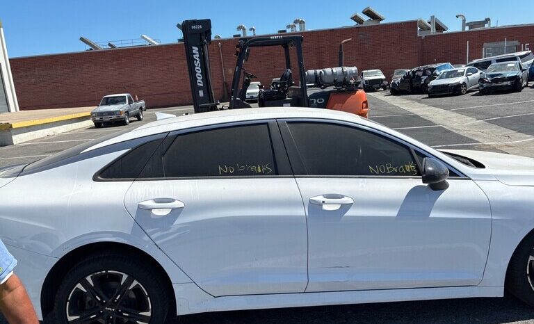
								Salvaged Cars 2023 Kia k5 full									