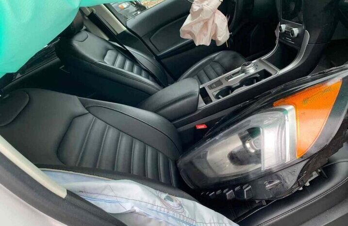 
								Salvaged Cars 2023 Ford Edge full									