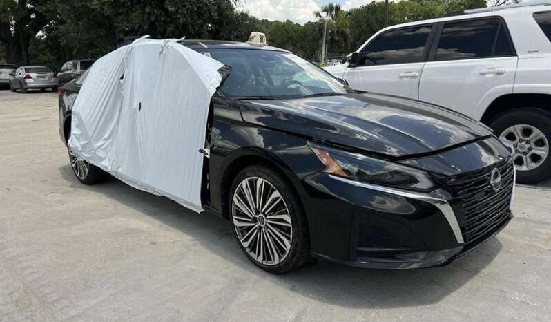 
								Salvaged Cars 2023 Nissan Altima full									