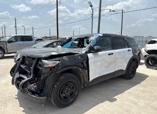 
								Salvaged Cars 2021 Ford Explorer full									