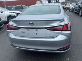 Salvaged Cars 2022 Lexus ES