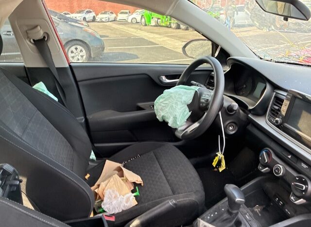 
								Salvaged Cars 2020 Kia Rio full									