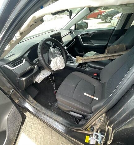 
								Salvaged Cars 2024 Toyota RAV4 full									
