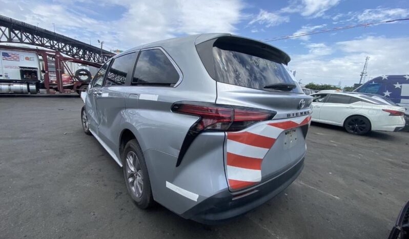 
								Salvaged Cars 2021 Toyota Sienna full									