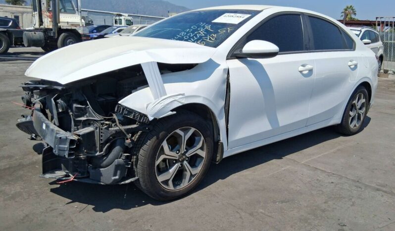
								Salvaged Cars 2021 Kia Forte full									