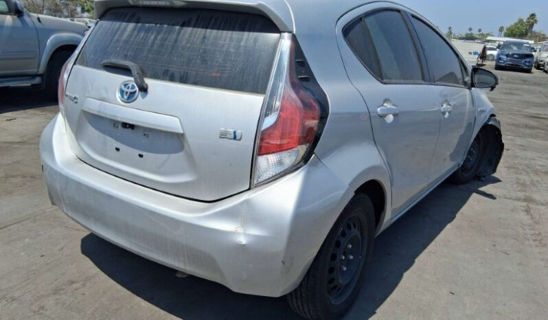 
								Salvaged Cars 2016 Toyota Prius C full									