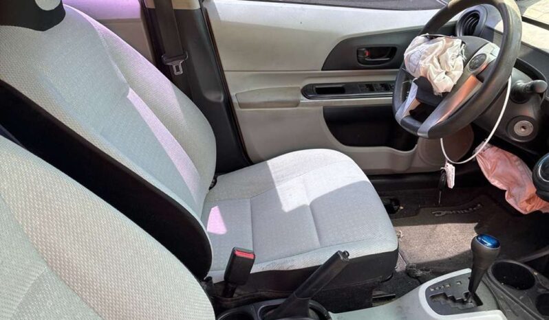 
								Salvaged Cars 2014 Toyota Prius C full									