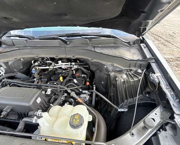 
								Salvaged Cars 2023 Ford Explorer full									