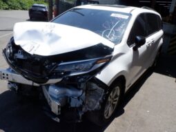 
										Salvaged Cars 2021 Toyota Sienna full									