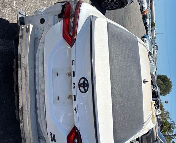 
								Salvaged Cars 2021 Toyota Camry full									