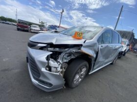 Salvaged Cars 2021 Toyota Sienna