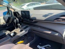 
										Salvaged Cars 2022 Toyota Sienna full									