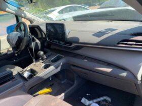 Salvaged Cars 2022 Toyota Sienna