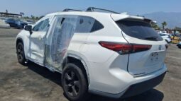 
										Salvaged Cars 2021 Toyota Highlander full									