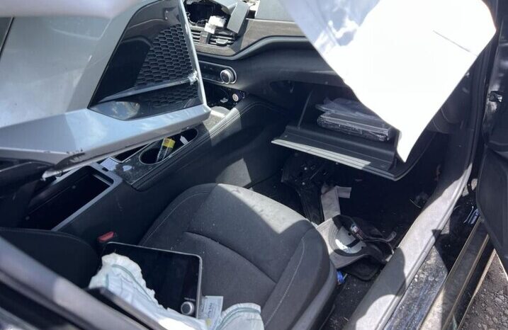 
								Salvaged Cars 2023 Nissan Altima full									
