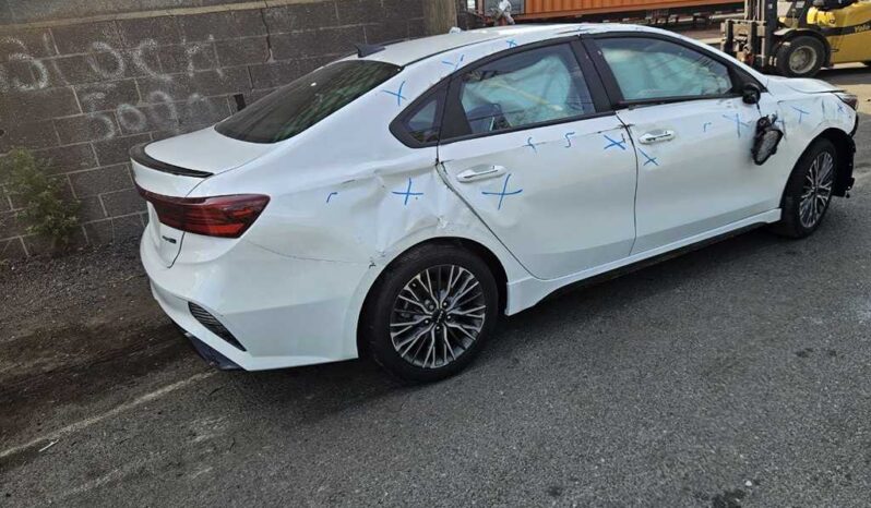 
								Salvaged Cars 2024 Kia Forte full									