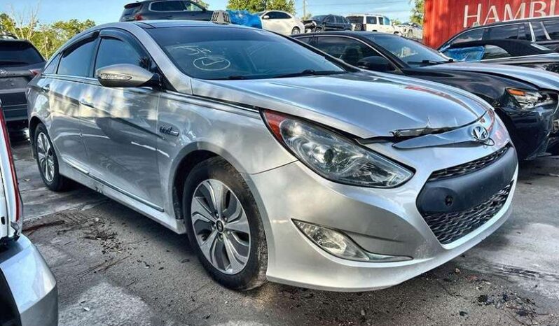 
								Salvaged Cars 2016 Hyundai Sonata full									