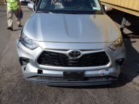 Salvaged Cars 2020 Toyota Highlander