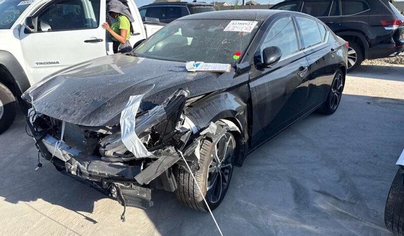 
								Salvaged Cars 2024 Nissan Altima full									