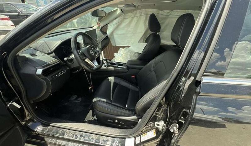 
								Salvaged Cars 2023 Nissan Altima full									