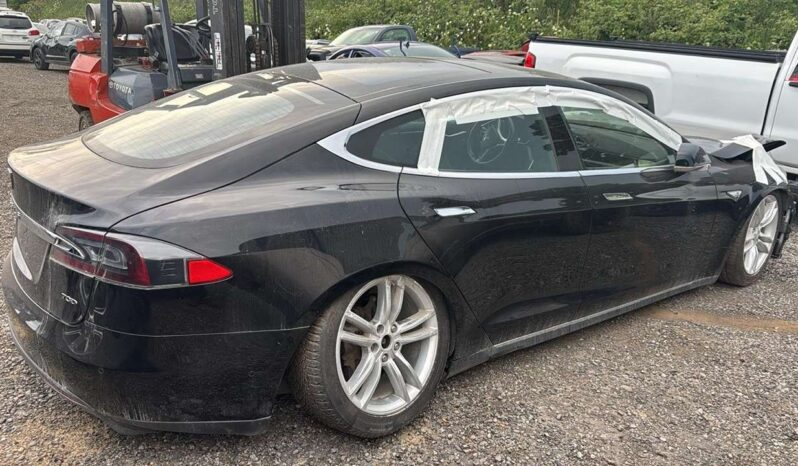
								Salvaged Cars 2015 Tesla Model S full									