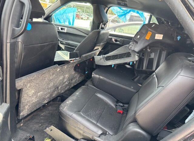 
								Salvaged Cars 2021 Ford Explorer full									