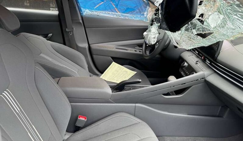 
								Salvaged Cars 2024 Hyundai Elantra full									