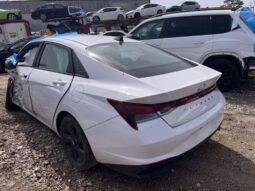 
										Salvaged Cars 2021 Hyundai Elantra full									