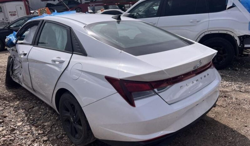 
								Salvaged Cars 2021 Hyundai Elantra full									
