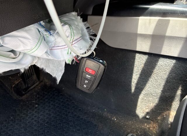 
								Salvaged Cars 2020 Toyota Camry full									