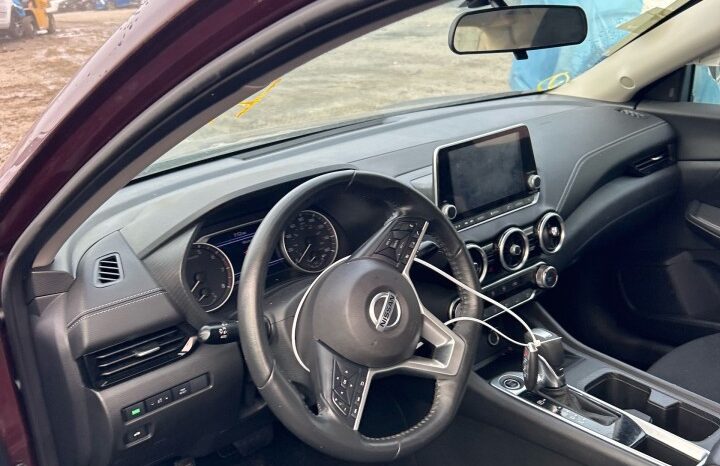 
								Salvaged Cars 2022 Nissan Sentra full									