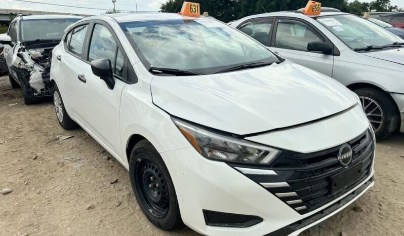 
								Salvaged Cars 2025 Nissan Versa full									