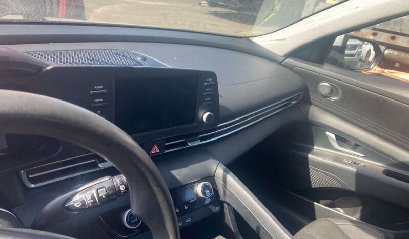 
								Salvaged Cars 2021 Hyundai Elantra full									
