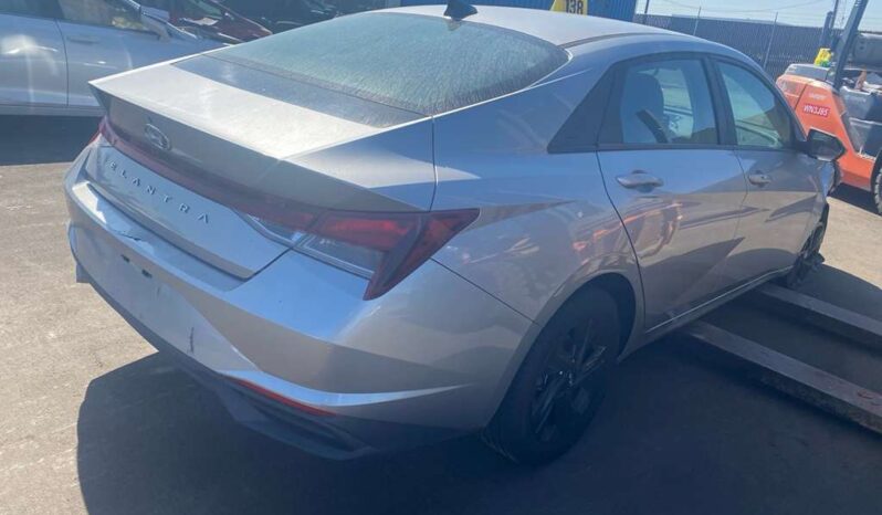 
								Salvaged Cars 2021 Hyundai Elantra full									