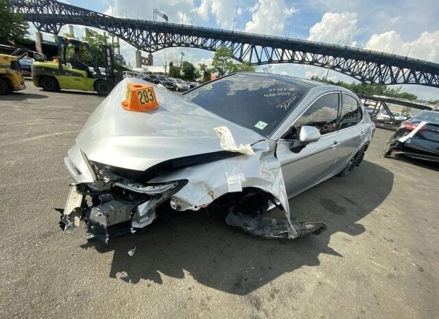 
								Salvaged Cars 2021 Toyota Camry full									