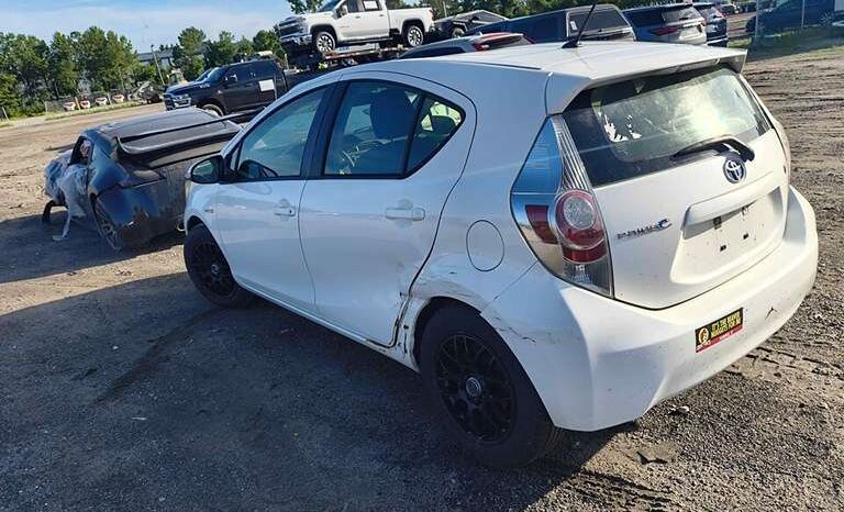 
								Salvaged Cars 2013 Toyota Prius C full									