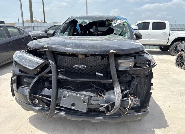 
								Salvaged Cars 2021 Ford Explorer full									