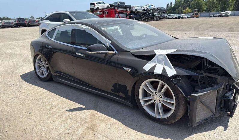 
								Salvaged Cars 2015 Tesla Model S full									