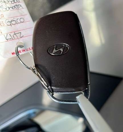 
								Salvaged Cars 2018 Hyundai Sonata full									
